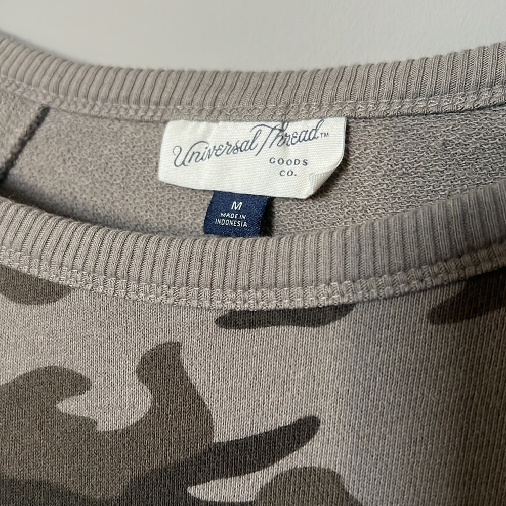 Universal Thread Crew Neck Sweatshirt - Picture 3 of 4